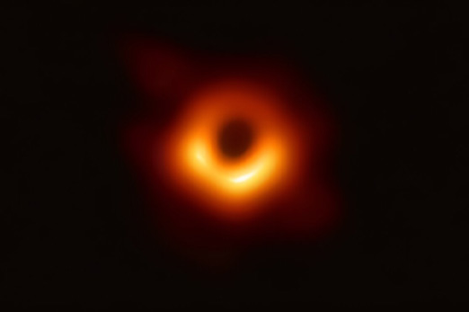 Das hungrigste Schwarze Loch des Universums.